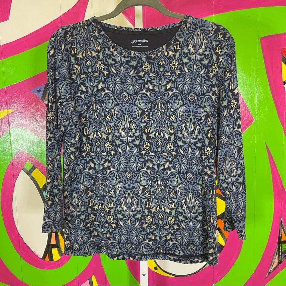 St. John's Bay. Blue 3/4 Sleeve Shirt. Size Medium. Excellent condition!